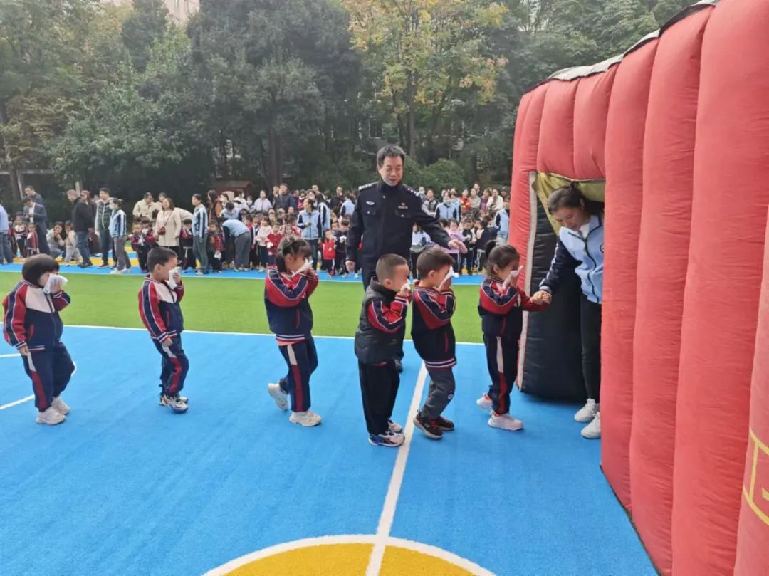 【平安建设】唐延路派出所组织开展平安建设集中宣传活动