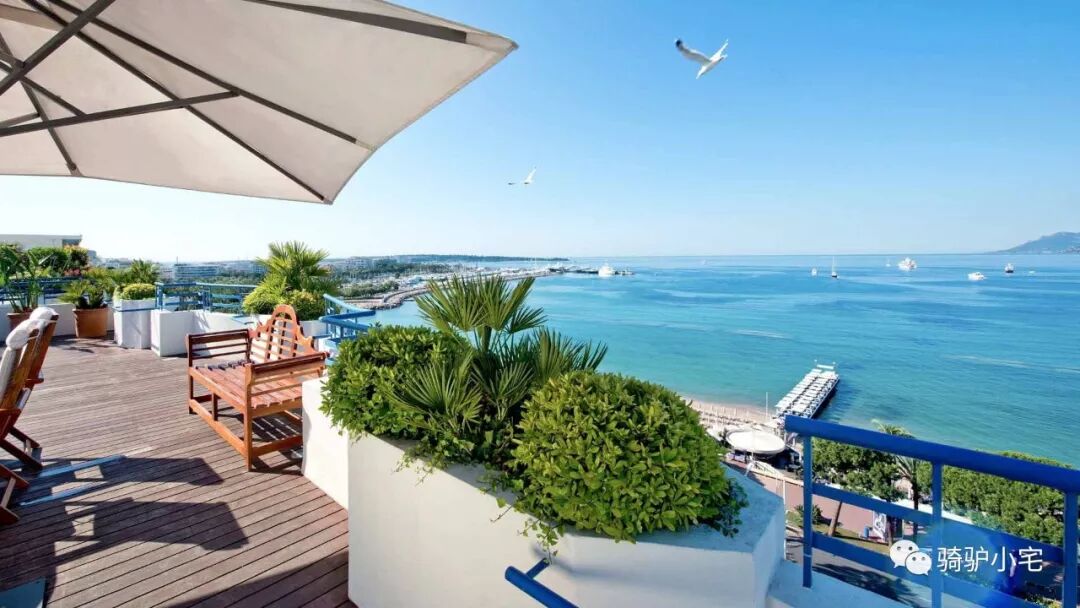 帆船酒店住一晚要多少人民币_帆船酒店里面_帆船酒店一晚上多少钱