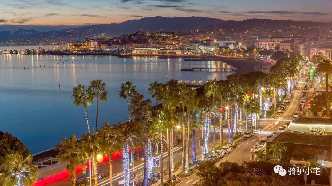 帆船酒店住一晚要多少人民币_帆船酒店里面_帆船酒店一晚上多少钱