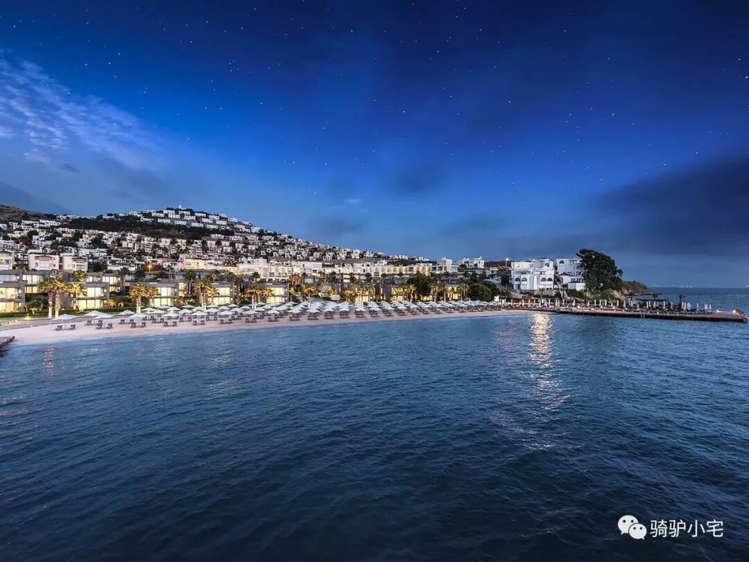 帆船酒店一晚上多少钱_帆船酒店住一晚要多少人民币_帆船酒店里面