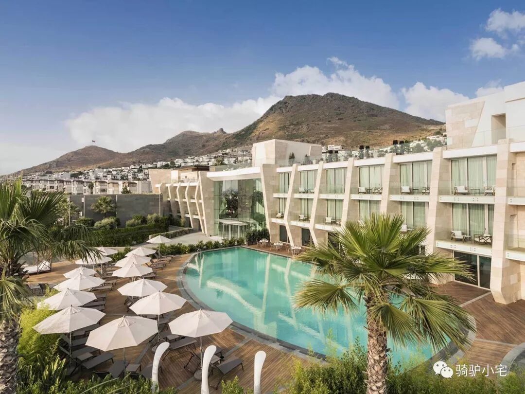 帆船酒店一晚上多少钱_帆船酒店住一晚要多少人民币_帆船酒店里面