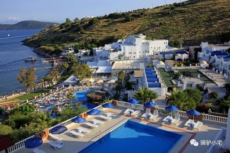 帆船酒店一晚上多少钱_帆船酒店住一晚要多少人民币_帆船酒店里面