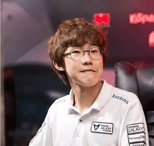 上,并且都是世界上知名的adc选手 "你看到piglet