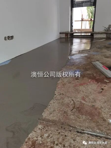 厚層自流平水泥施工現(xiàn)場(chǎng)