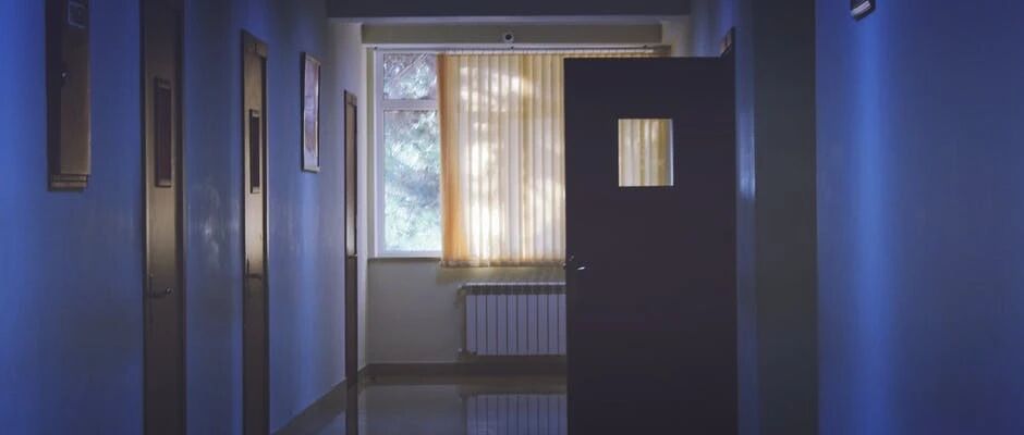 离谱？！护士好心喂患者一颗糖，竟要赔偿74万元？