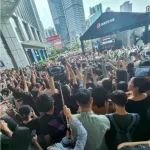 知名男星骑自行车来广州？现场人山人海...