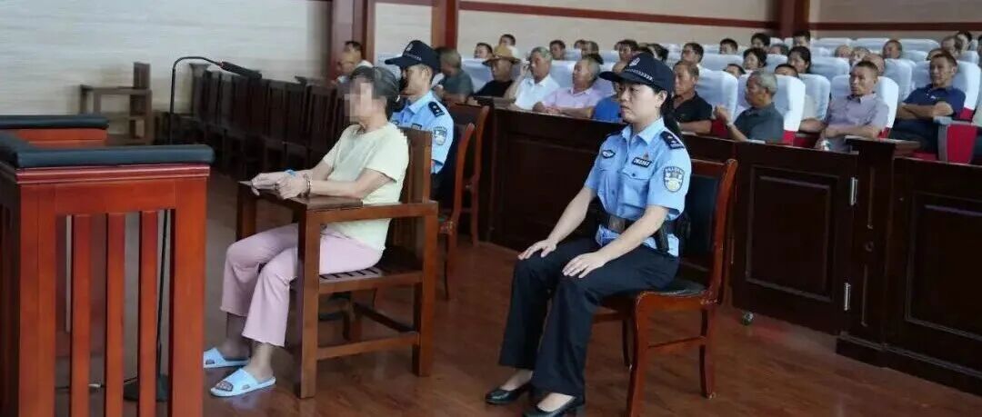 疑追风观浪 香港一对母子被卷入海