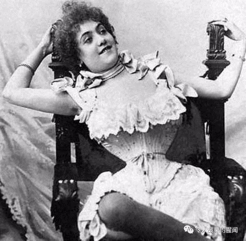 真实的畸形美 裹小脚 束腰 白脸黑牙 长脖子 令人战栗的腥闻 微信公众号文章阅读 Wemp