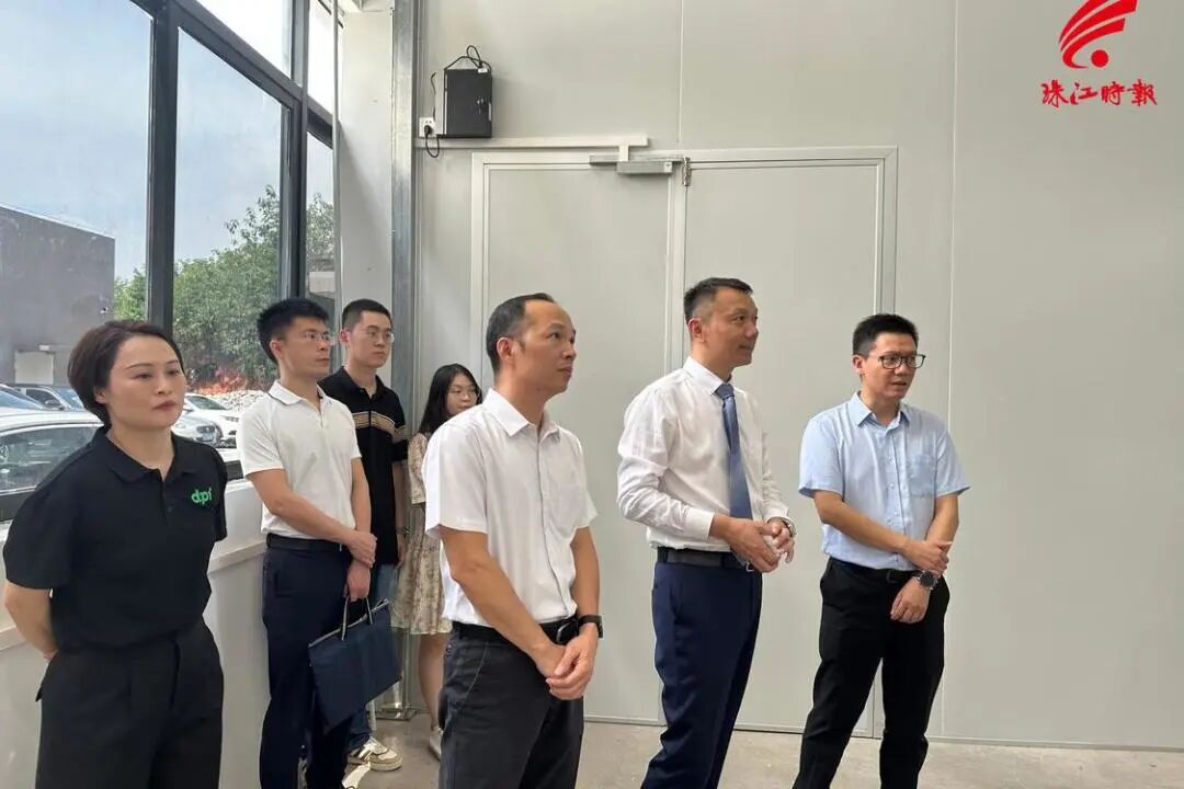 佛山高新区南海园管理局相关代表参观企业，并与企业负责人交流探讨。