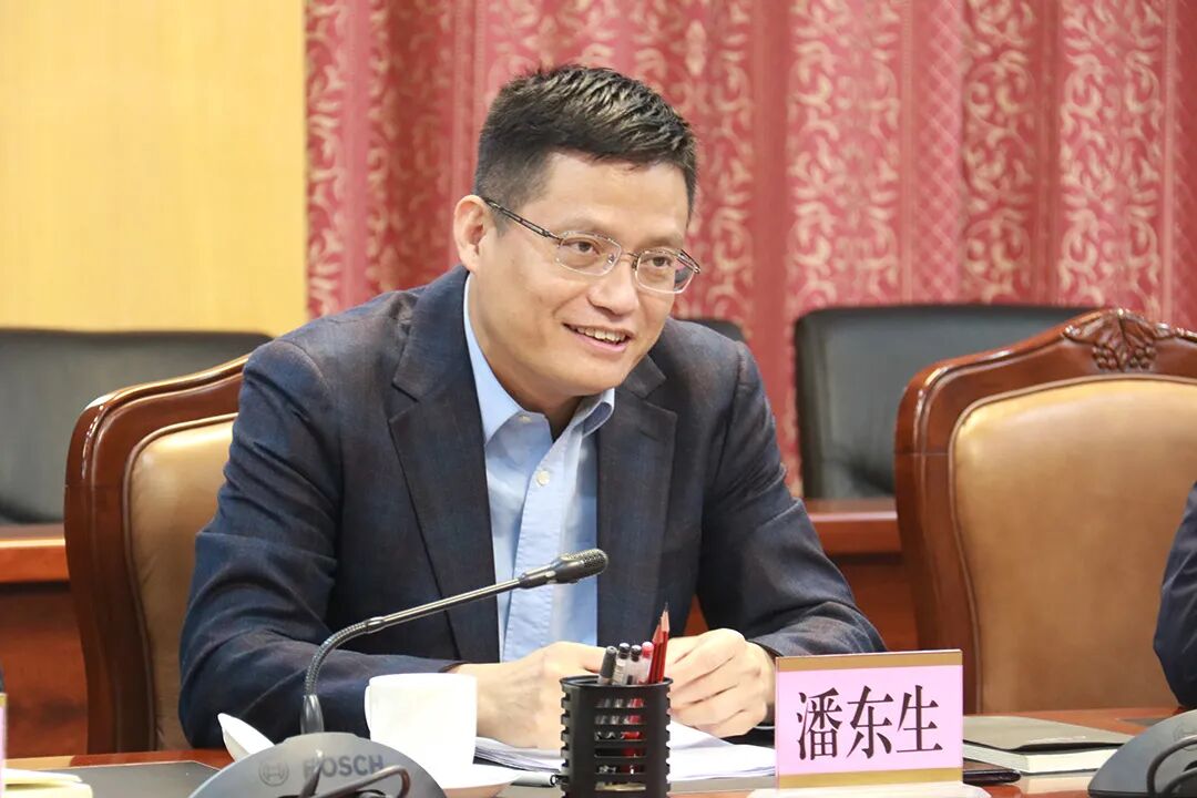 高新区管委会到高明区调研座谈