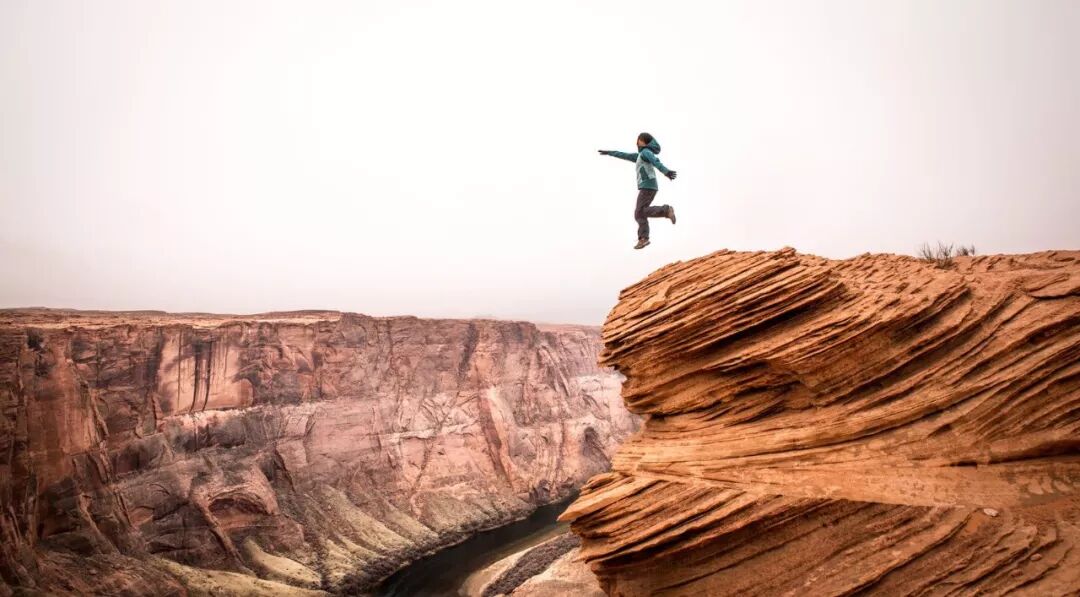 从800尺的悬崖掉下去,男子在著名景点马蹄湾坠亡
