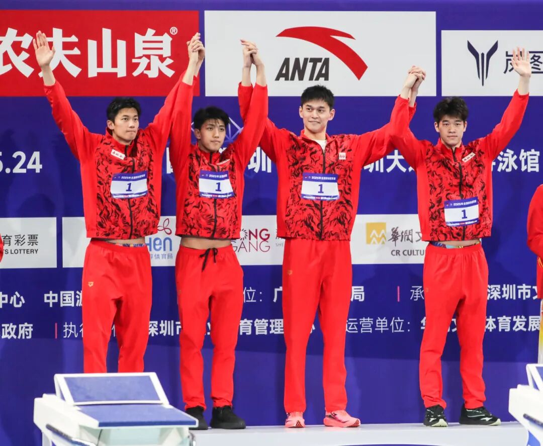 浙江游泳队夺冠.jpg