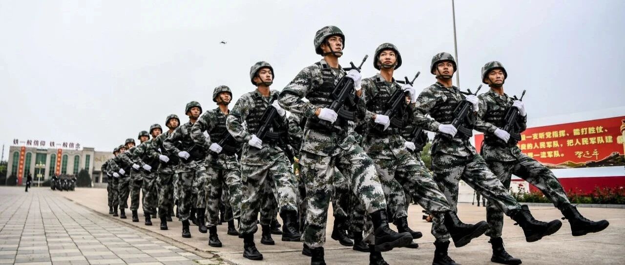 国家队举行军训成果汇报演示