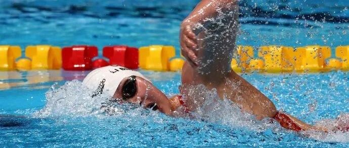 刷新赛会纪录——“小花”李冰洁短池游泳世锦赛摘金