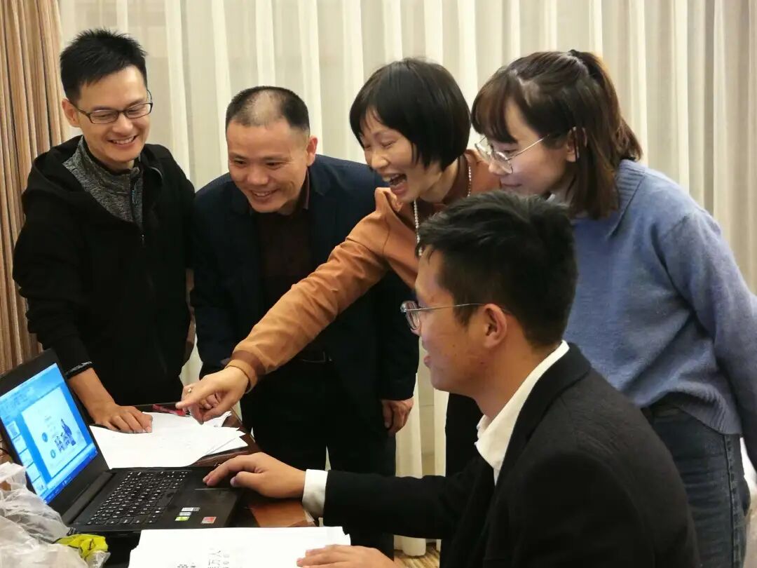 千课万人:一个不断助推成长的平台斯苗儿 图片