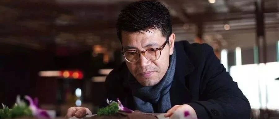 靠一盘毛肚年入15亿，比海底捞还贵，这家火锅凭啥？