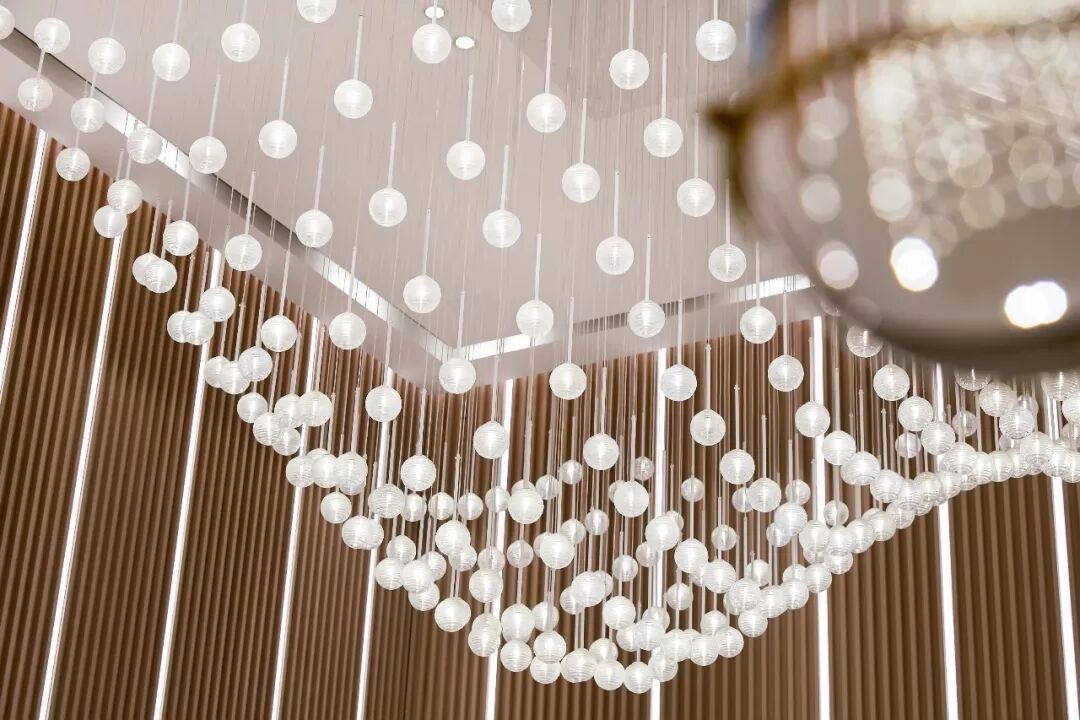 "书"与"光柱"相融——城市书吧尽显潇洒与不羁! - 马蹄室内设计网