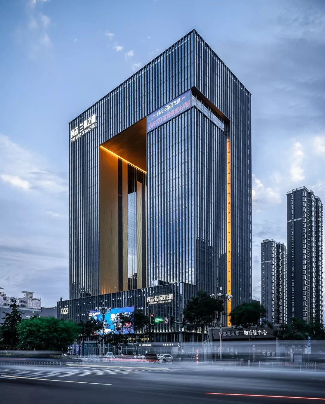 光影下的纯白空间，体验不一样的速度与激情！