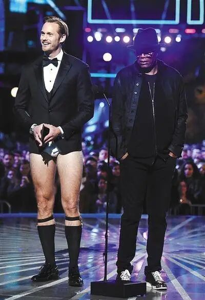 女团 女团为什么要在大腿上绑根带子？