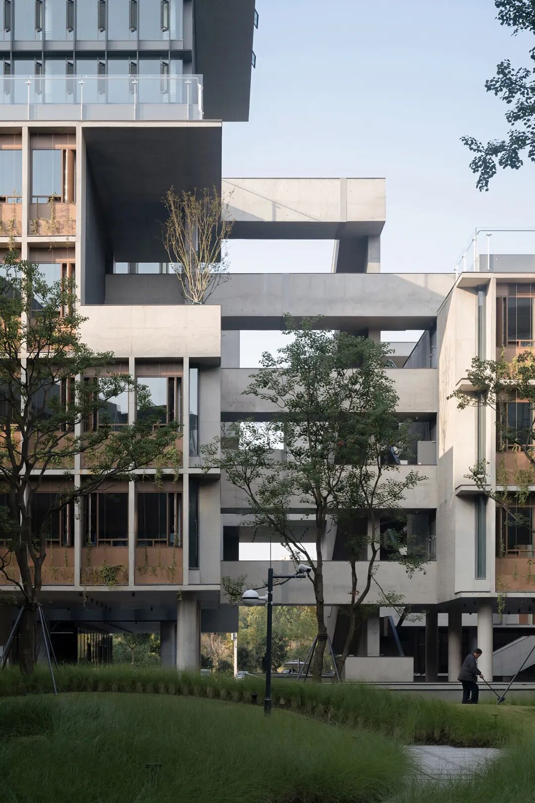 直向建筑新作成都麓湖漂浮总部办公