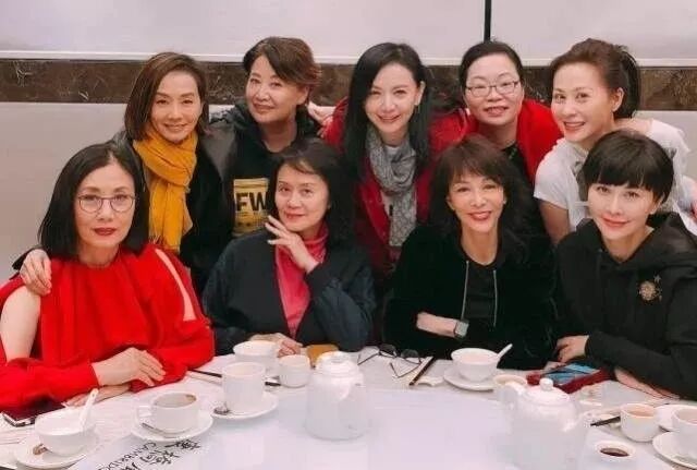 



小八||顶级港圈姐妹团“至八会”的历历往事……
