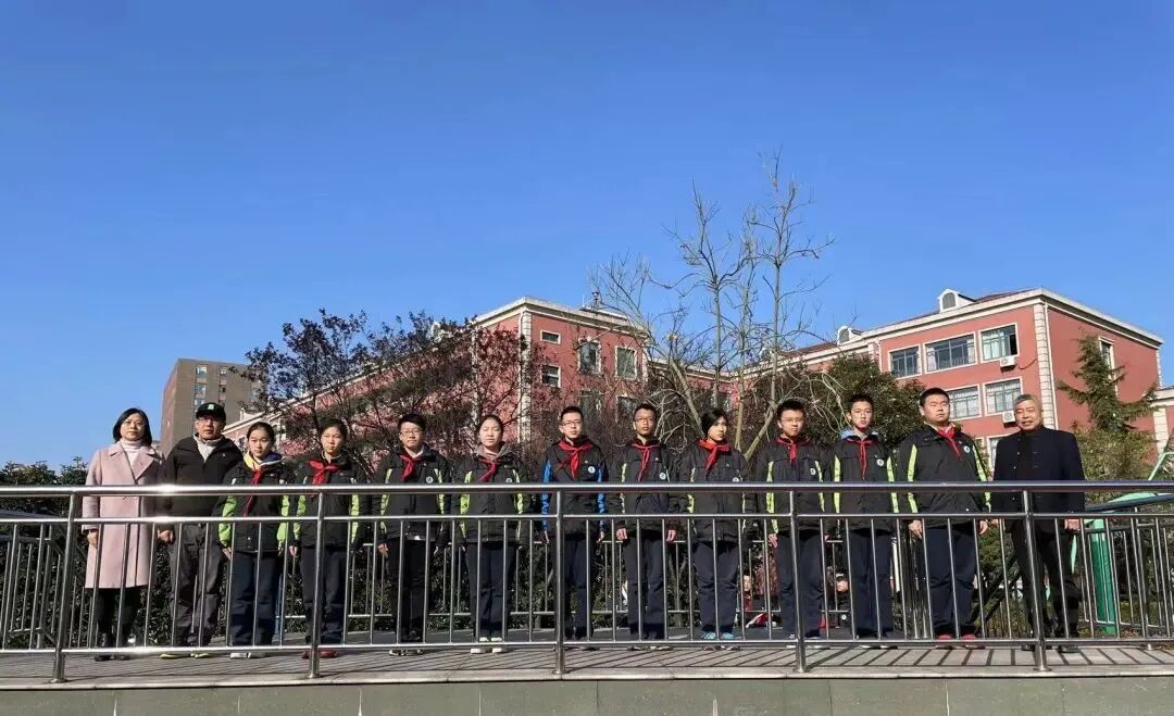 文章不忘初心跟党走青春出彩新时代上海市大场中学新团员入团宣誓仪式