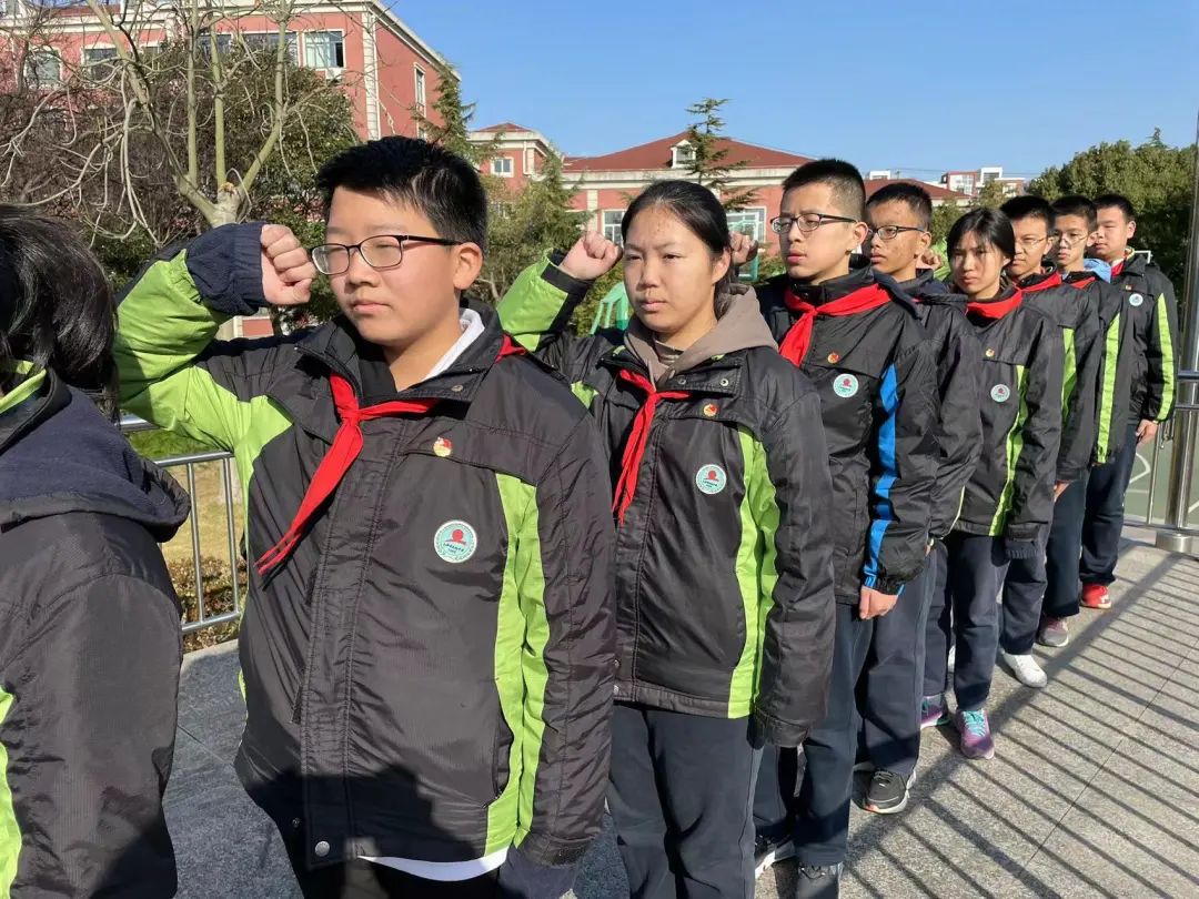 文章不忘初心跟党走青春出彩新时代上海市大场中学新团员入团宣誓仪式