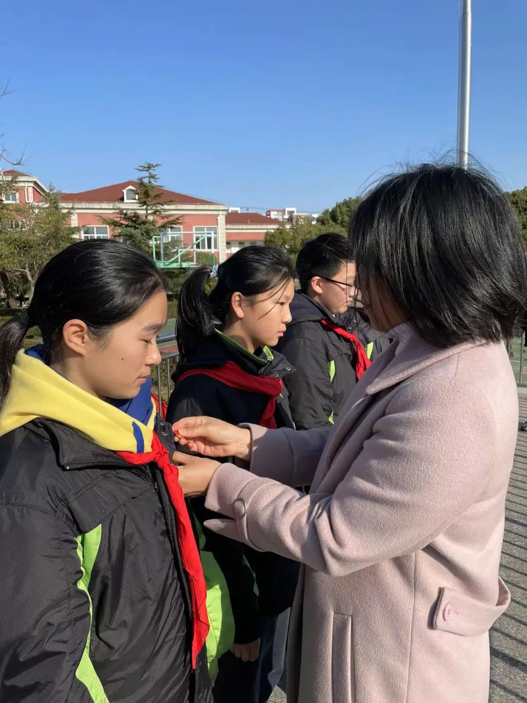 大场中学跳河图片