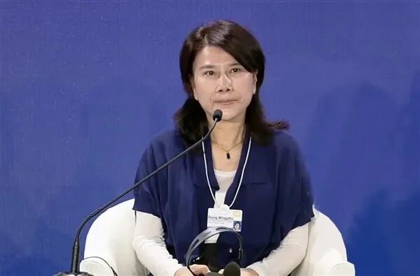技校学生不弱于大学文凭！格力技校开学！董明珠：学校禁止谈恋爱、学生头发不能太长等