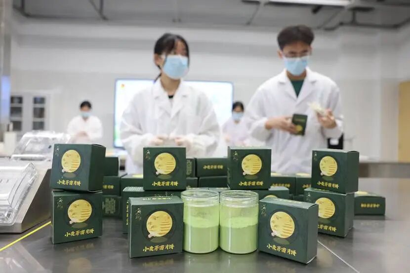 小麦芽苗月饼和小麦苗粉