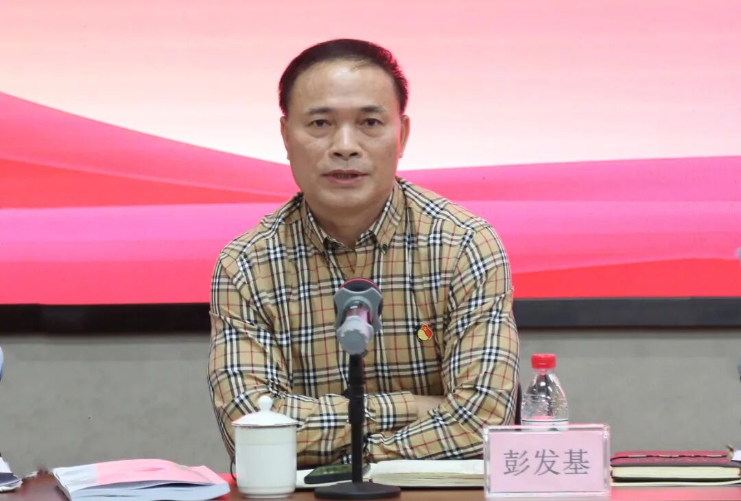 集团党委书记,董事长罗勇上专题党课,分享了学习党的二十大精神的感受