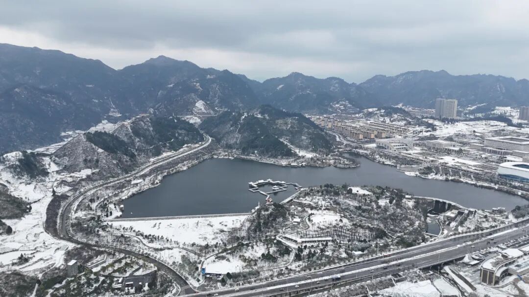 瑞雪兆丰年一起欣赏都匀经济开发区杉木湖雪景