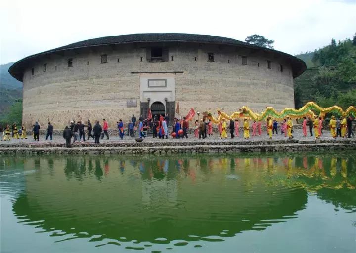 世界文化遗产福建土楼_为什么福建土楼会被列入世界文化遗产名录_土楼在福建什么地方