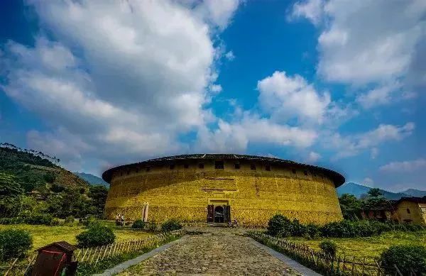 为什么福建土楼会被列入世界文化遗产名录_土楼在福建什么地方_世界文化遗产福建土楼