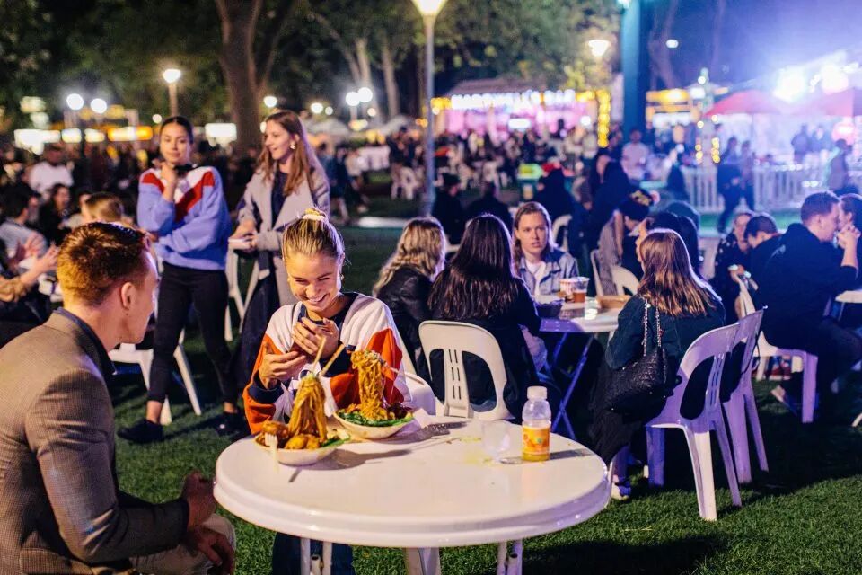堪培拉Enlighten Festival面条夜市将取消？本地美食节被堪外商家“霸占”，商家吐槽：完全输给悉尼美食节（组图） - 2