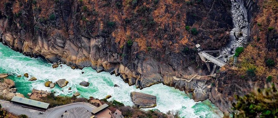 虎跳峡，何以“鸟不敢回翔”？