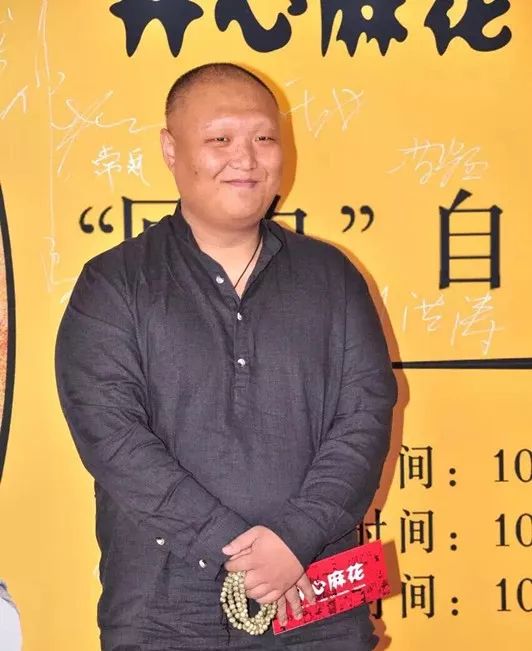 劉坤畢業於中國傳媒大學,開心麻花簽約導演,編劇,演員.