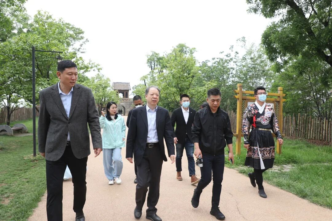 陕西:陕旅集团党委书记,董事长周冰检查白鹿原影视城节前安全工作