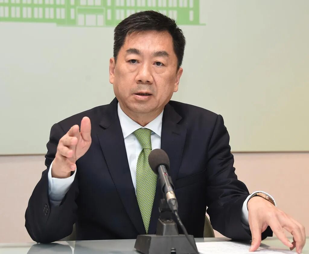 台官员被爆多次接受性招待 当晚火速辞职，仅上任18天