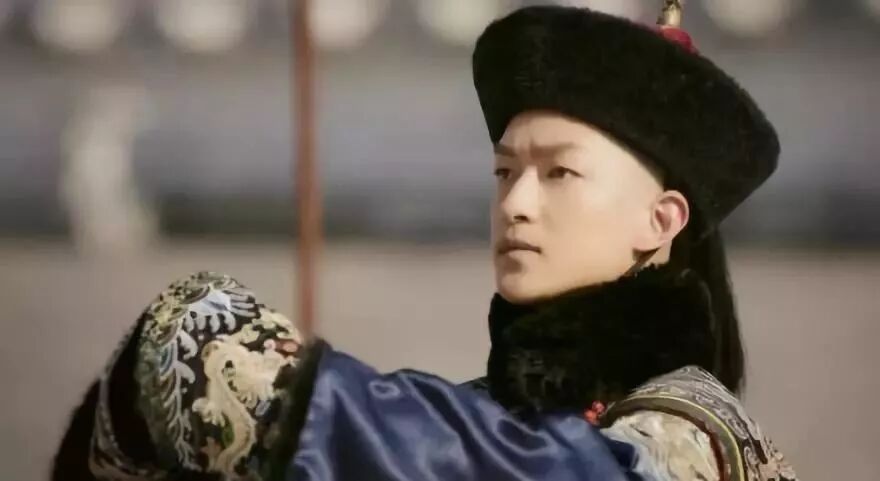 主仆协议、舔马桶盖…屈楚萧又因特殊癖好上了热搜！ - 51虹马