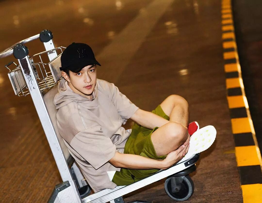 主仆协议、舔马桶盖…屈楚萧又因特殊癖好上了热搜！ - 51虹马