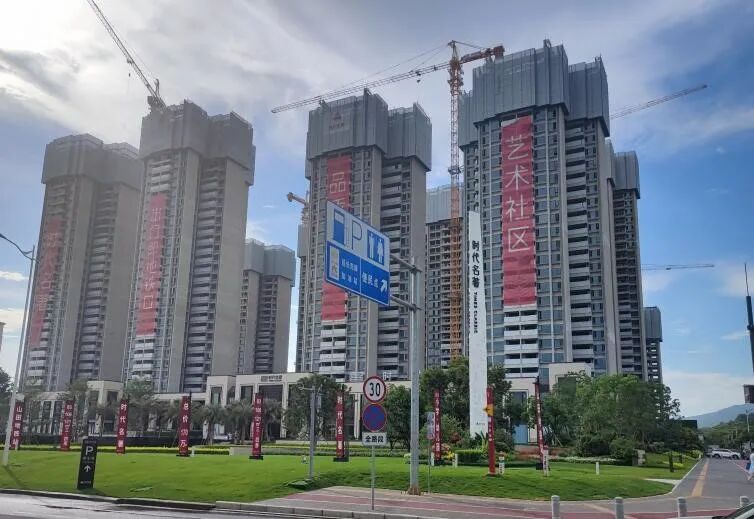 刚需上车盘【时代名著】在售77-121m²，华师附小!