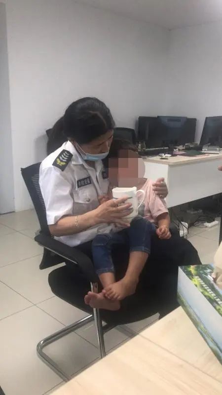 杭州3歲女娃被鎖車內,哭到滿身大汗!媽媽居然還在…夏天到了,這件事可馬虎不得 親子 第2張