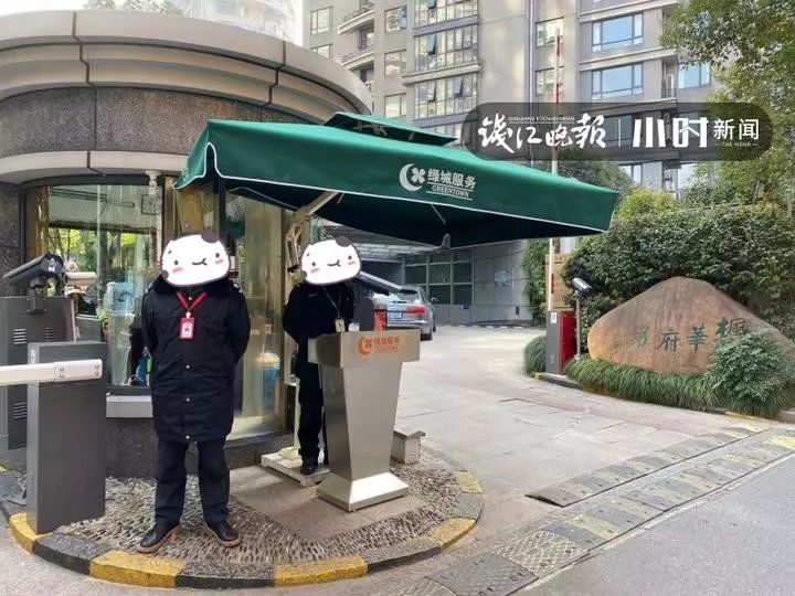 凌乱了！杭州一小区门岗站着两家保安，保洁阿姨也在PK！到底该听谁的？