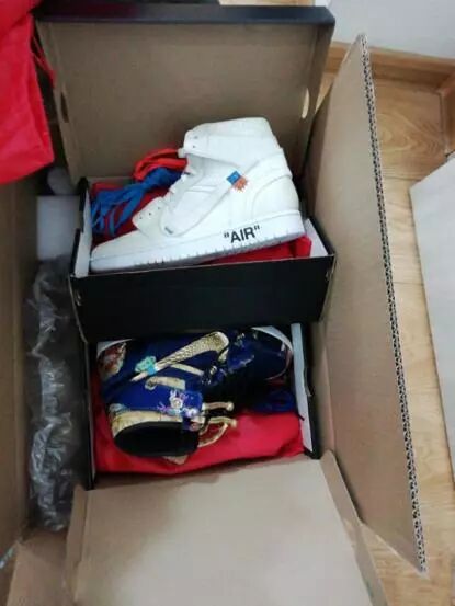 打飞的!快递小哥收到哈尔滨送杭州订单 只为送双鞋