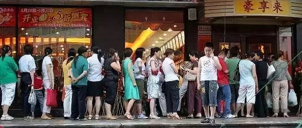 为什么顾客“爱”排队？了解排队动机，才能让你的餐厅门庭若市