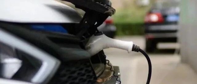 续航超千公里，150度电35分钟充满，特斯拉终结者来了？