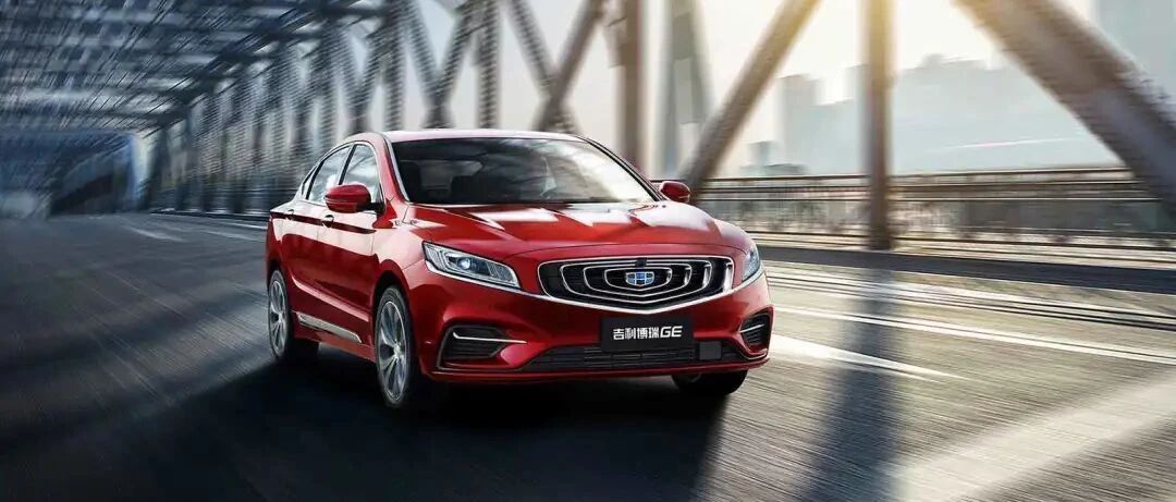 三十万的车，宾利不敢超，劳斯莱斯只敢吃尾气！