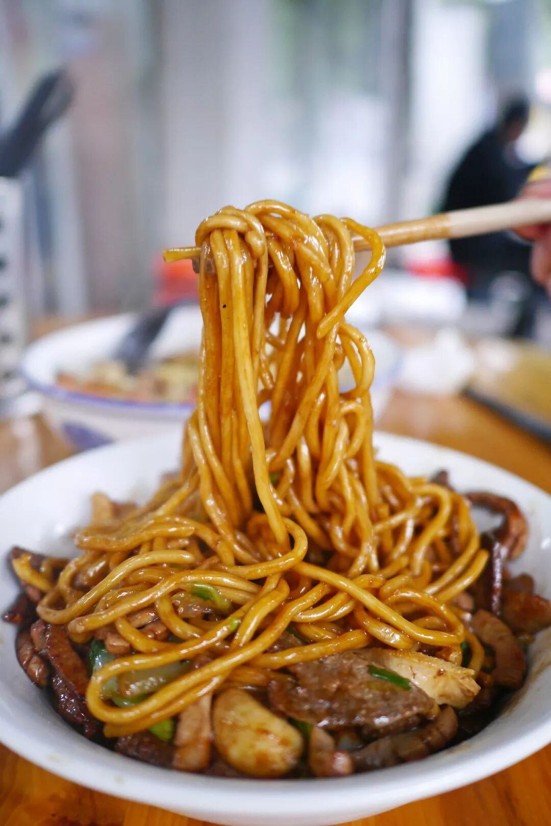 浓郁的味道还有我们正宗的老底子风味片儿川满足你冬日肉欲的大排拌川