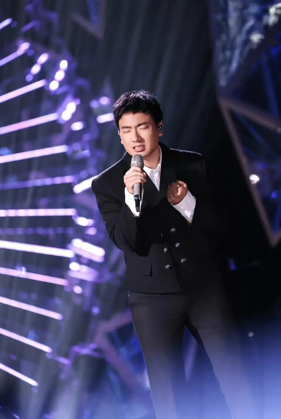 参加《歌手2024》被评“唱腔太土”，海来阿木回应：也许不够高雅，能打动人心就够了